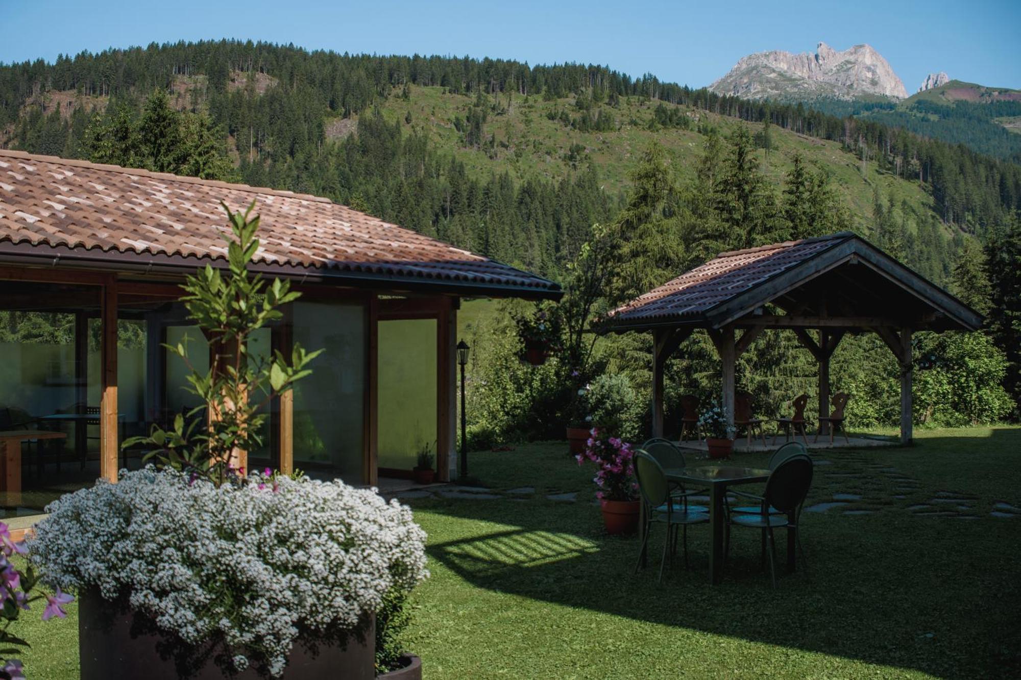 La Lum De Roisc Hotel Soraga Bagian luar foto